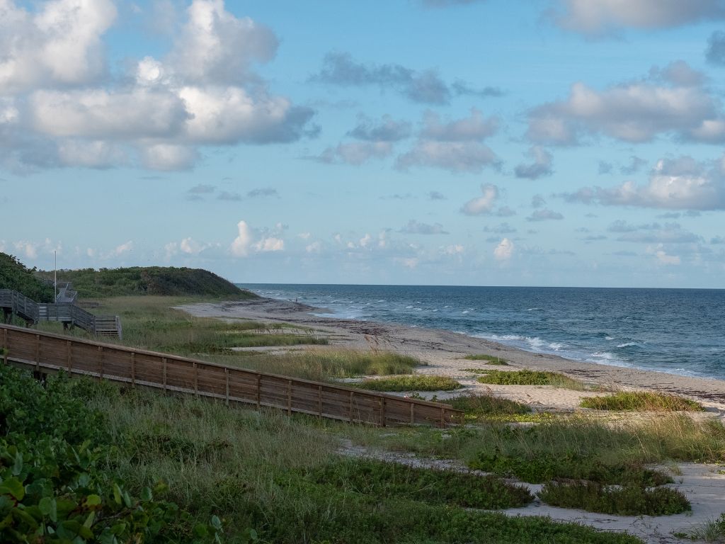 A picture of a beach represents home care in Riviera Beach